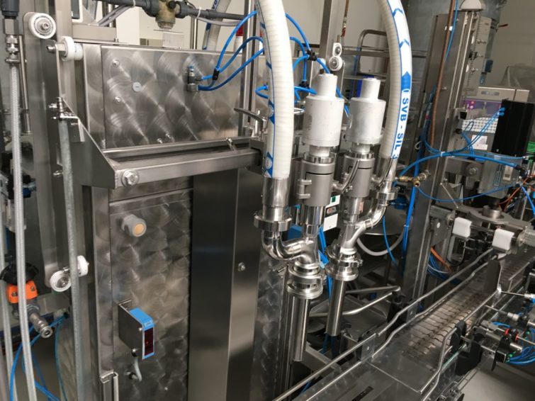 Complete water filling line blowing machine bottle production cleaning plant в продаже