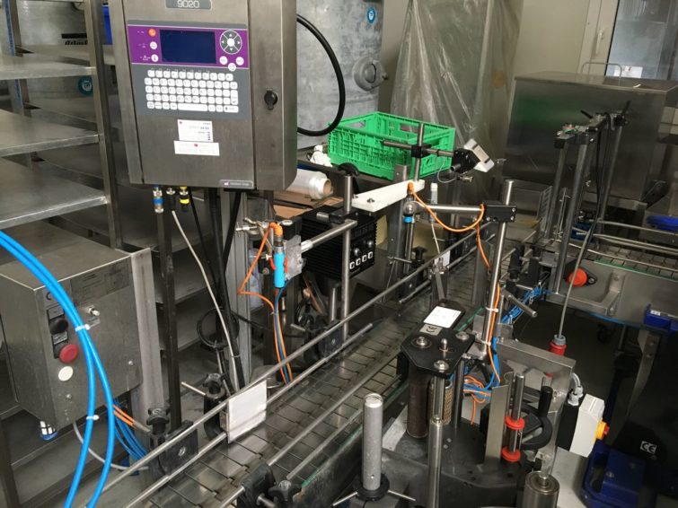 Complete water filling line blowing machine bottle production cleaning plant в продаже