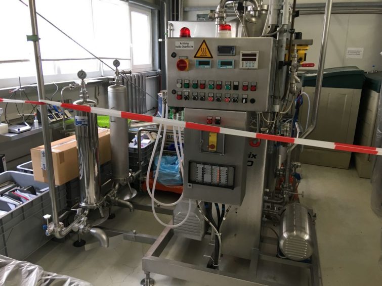 Complete water filling line blowing machine bottle production cleaning plant в продаже