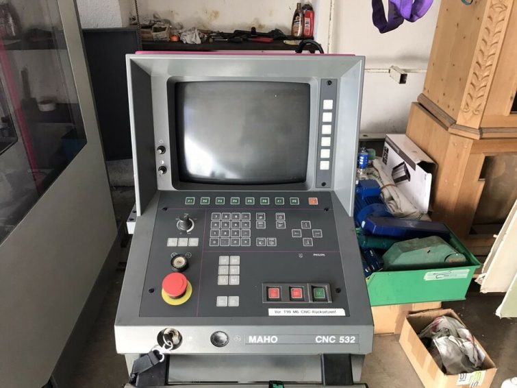 CNC machining center MAHO MH 600E – Grundig 532 CNC control zu verkaufen