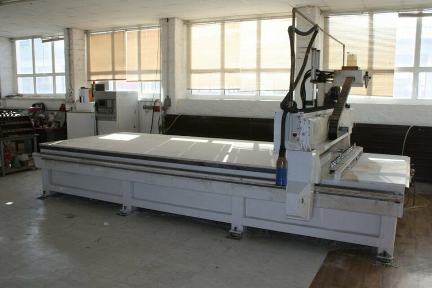 CNC-Fräsmaschine Holzbearbeitungszentrum K1325AT zu verkaufen