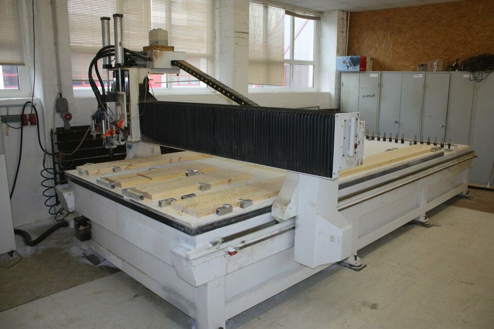 CNC-Fräsmaschine Holzbearbeitungszentrum K1325AT zu verkaufen