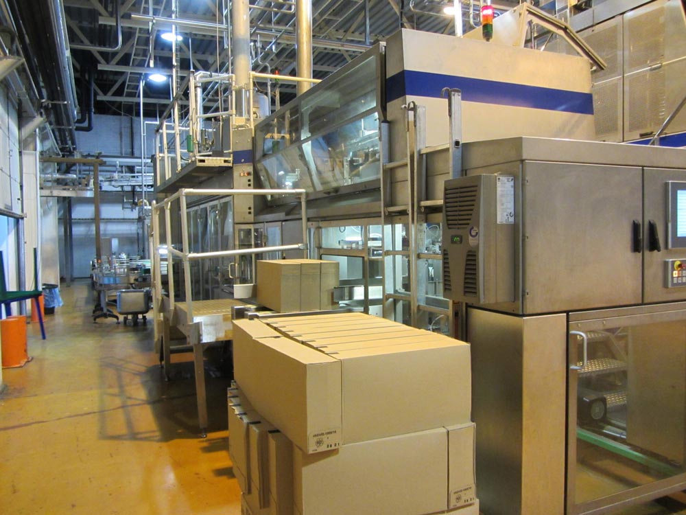 SIG COMBIBLOC Typ CFA 209-32 komplette Getränkeabfüllanlage für Säfte, Milch, Wasser, Softdrinks zu verkaufen