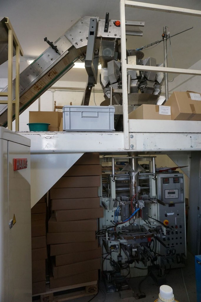 ROVEMA V-250 packing machine with automatic scale YAMATO and with 10 single scales for sale