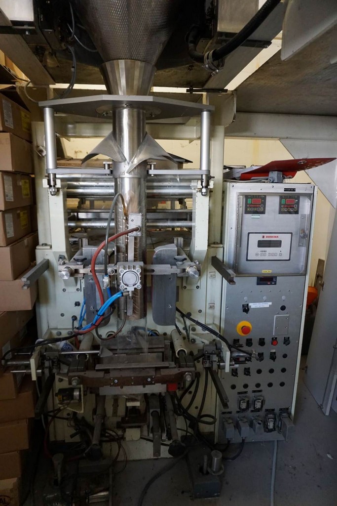 ROVEMA V-250 packing machine with automatic scale YAMATO and with 10 single scales for sale