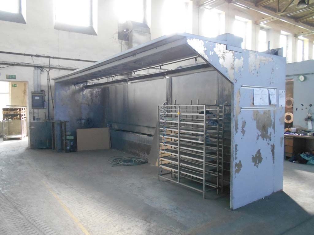 Pre-treatment plant with powder coating booths and painting booths for sale