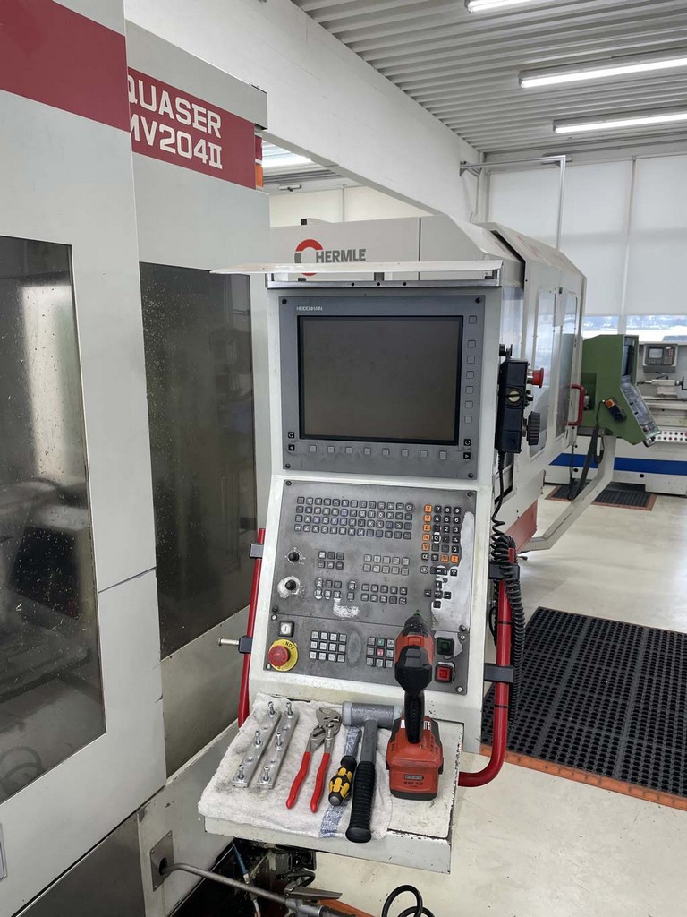 Quaser MV204IIE Fräsmaschine zu verkaufen