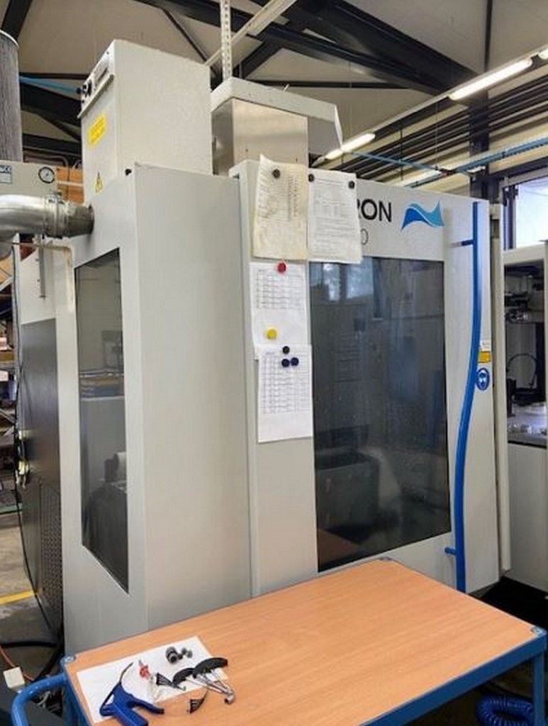 2x Metallbearbeitungsmaschinen 5-Achsen-Simultan-CNC-Universalfräsmaschine, Roboter zu verkaufen
