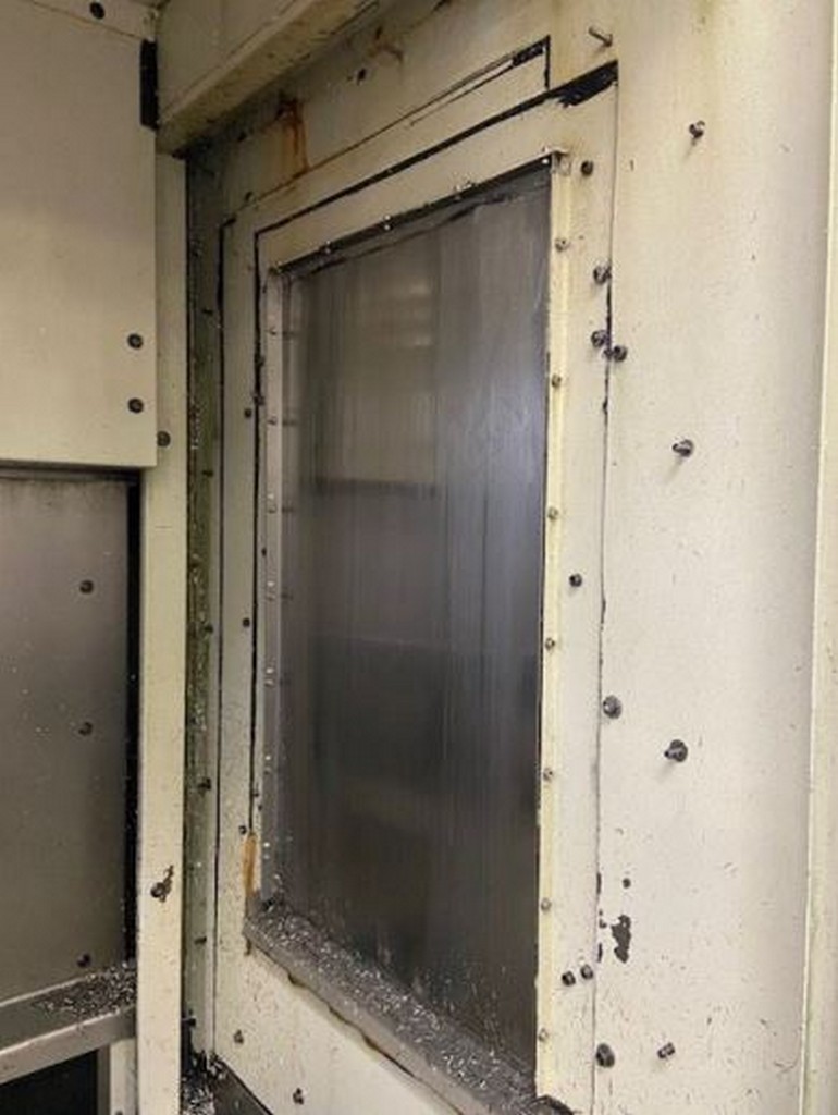 2x Metallbearbeitungsmaschinen 5-Achsen-Simultan-CNC-Universalfräsmaschine, Roboter zu verkaufen