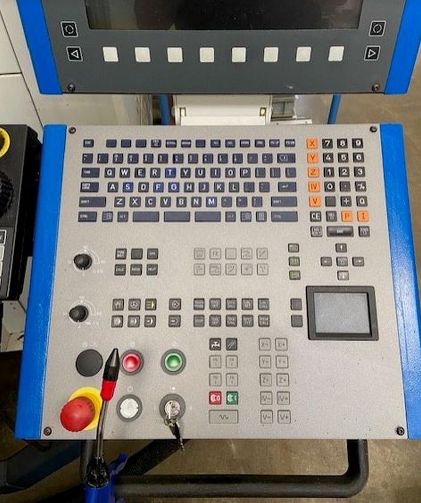 2x Metallbearbeitungsmaschinen 5-Achsen-Simultan-CNC-Universalfräsmaschine, Roboter zu verkaufen