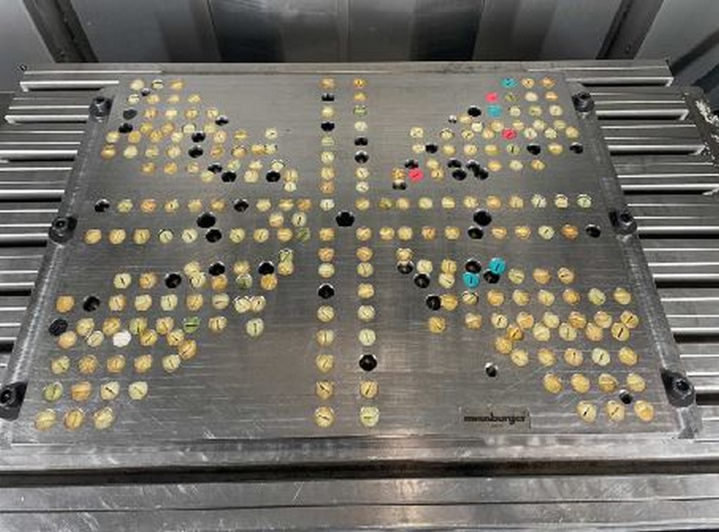 Diverse Metallbearbeitungsmaschinen Fräsmaschine, Ölnebelabscheider, Maschinenschraubstock u.a. zu verkaufen