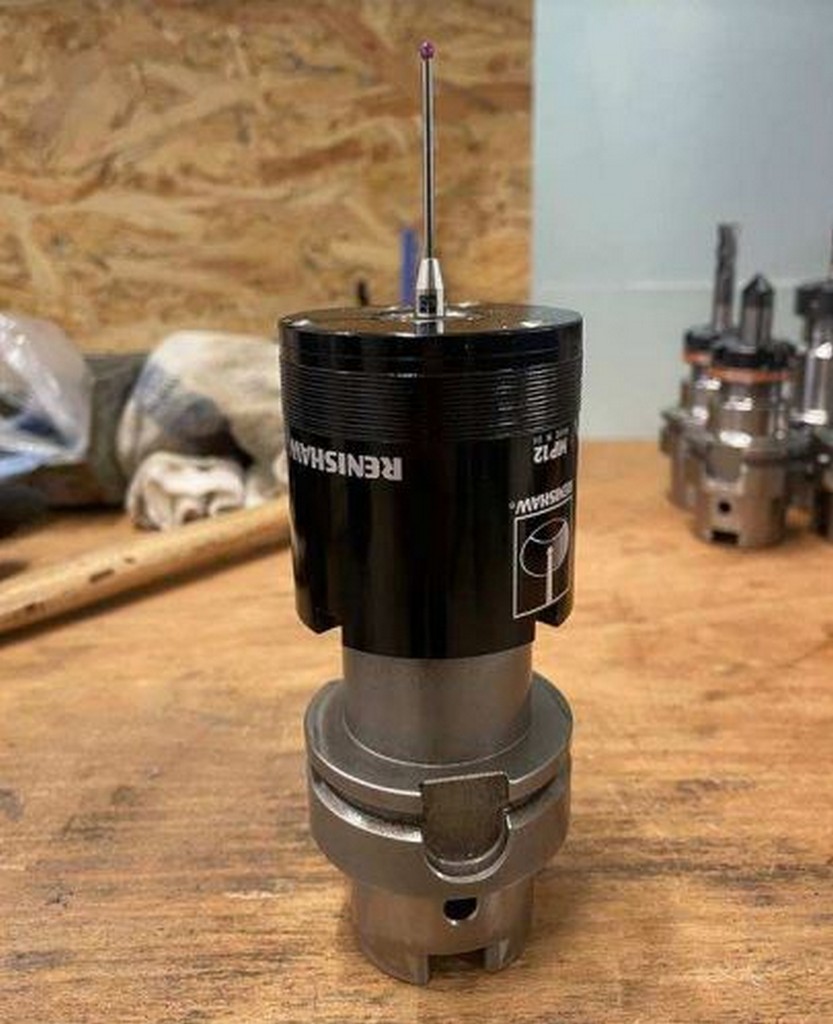 Diverse Metallbearbeitungsmaschinen Fräsmaschine, Ölnebelabscheider, Maschinenschraubstock u.a. zu verkaufen