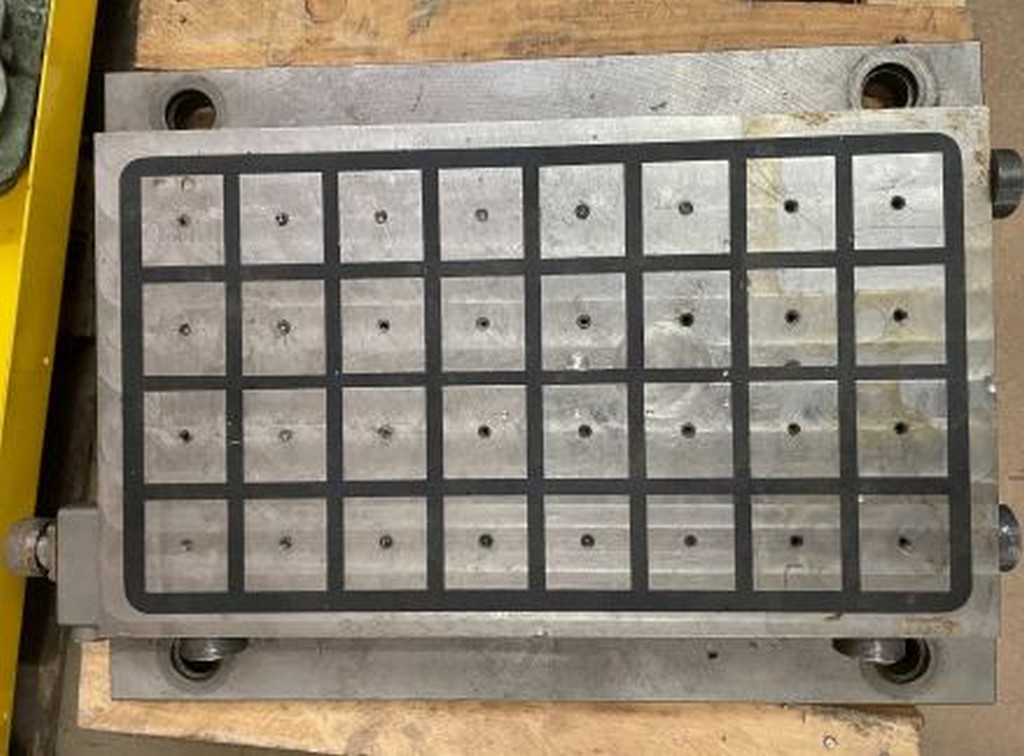 Diverse Metallbearbeitungsmaschinen Fräsmaschine, Ölnebelabscheider, Maschinenschraubstock u.a. zu verkaufen