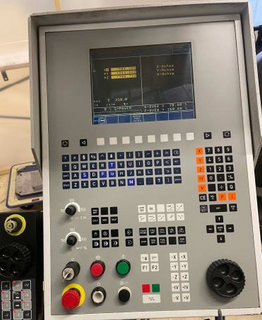 Diverse Metallbearbeitungsmaschinen Fräsmaschine, Ölnebelabscheider, Maschinenschraubstock u.a. zu verkaufen