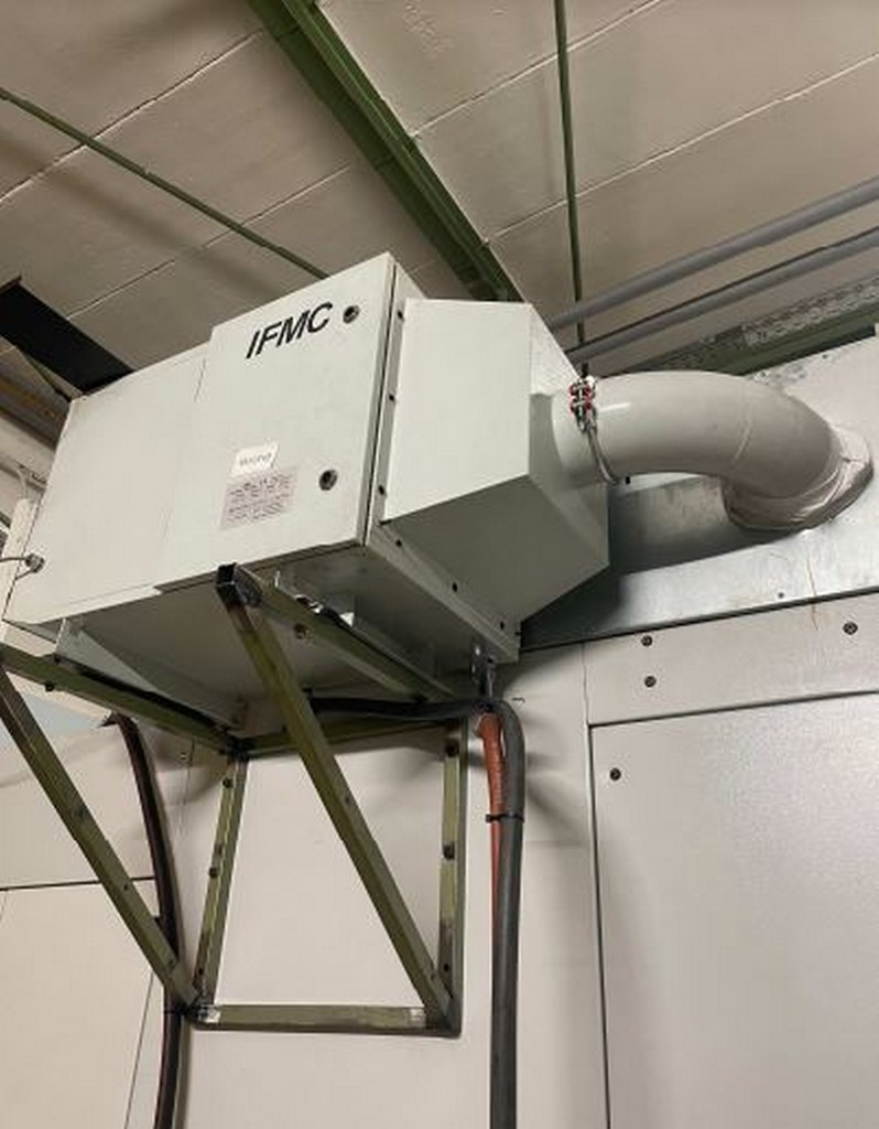 Diverse Metallbearbeitungsmaschinen Fräsmaschine, Ölnebelabscheider, Maschinenschraubstock u.a. zu verkaufen