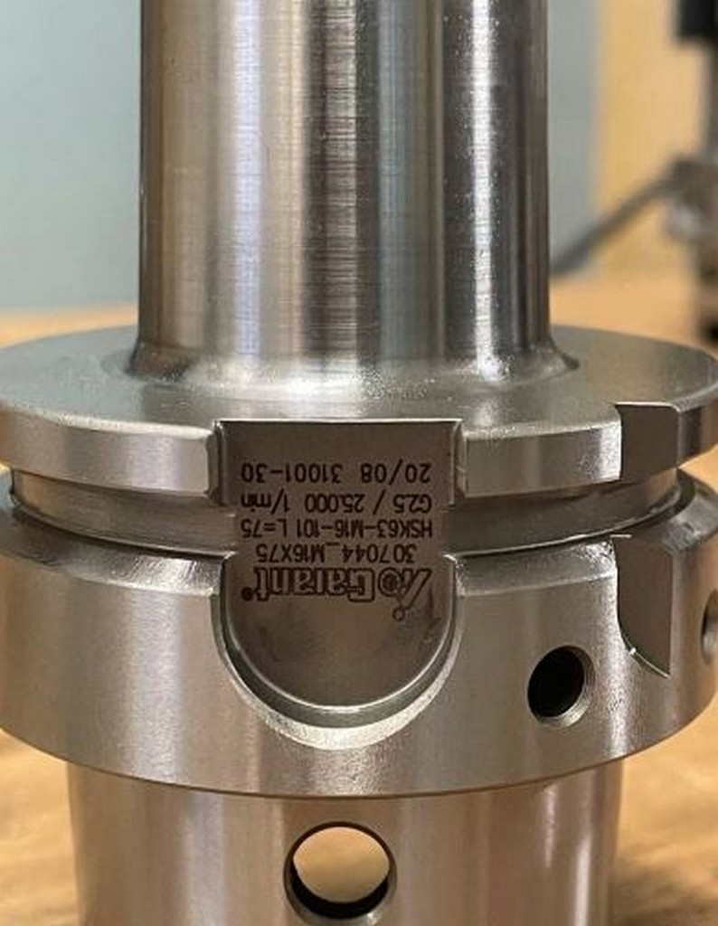 Diverse Metallbearbeitungsmaschinen Fräsmaschine, Ölnebelabscheider, Maschinenschraubstock u.a. zu verkaufen