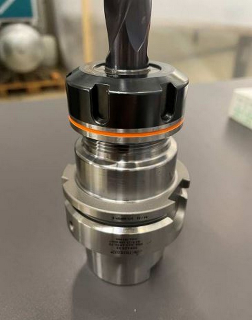 Diverse Metallbearbeitungsmaschinen Fräsmaschine, Ölnebelabscheider, Maschinenschraubstock u.a. zu verkaufen
