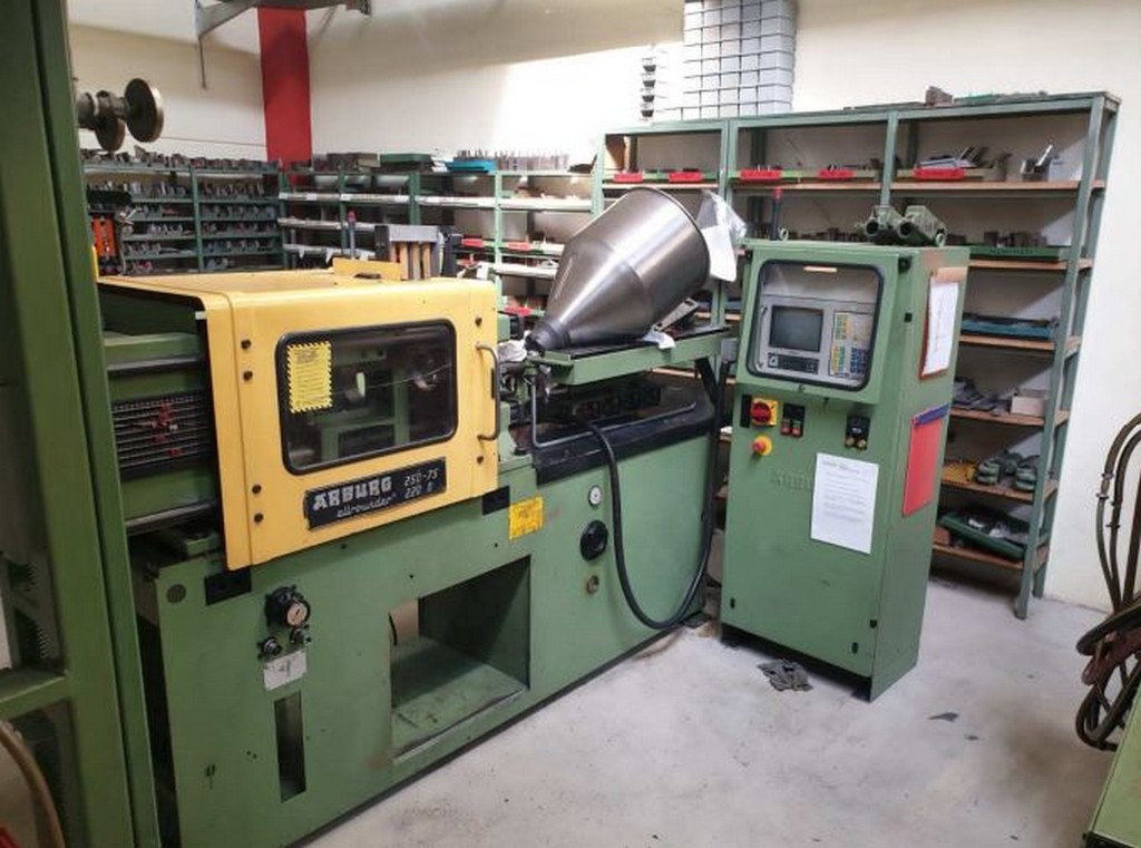Diverse Metallbearbeitungsmaschinen Fräsmaschine, Ölnebelabscheider, Maschinenschraubstock u.a. zu verkaufen
