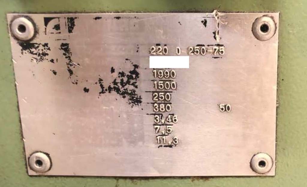 Diverse Metallbearbeitungsmaschinen Fräsmaschine, Ölnebelabscheider, Maschinenschraubstock u.a. zu verkaufen