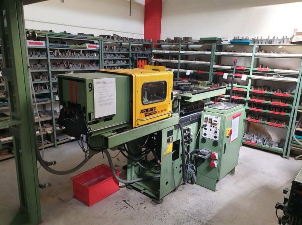 Diverse Metallbearbeitungsmaschinen Fräsmaschine, Ölnebelabscheider, Maschinenschraubstock u.a. zu verkaufen
