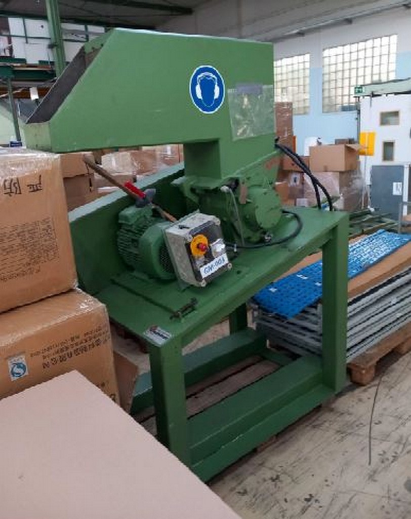 Diverse Metallbearbeitungsmaschinen Fräsmaschine, Ölnebelabscheider, Maschinenschraubstock u.a. zu verkaufen