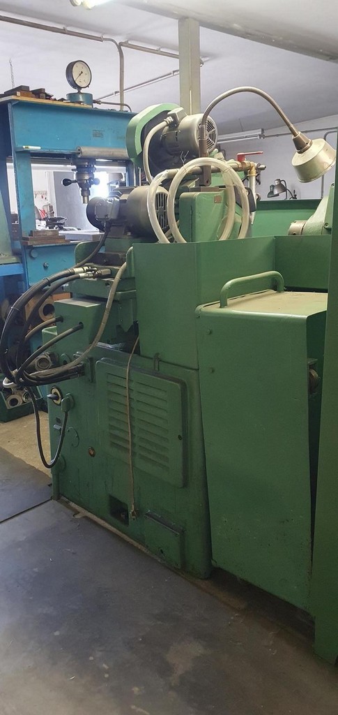 3x Metallbearbeitungsmaschinen Drehbank, große Bohrmaschine, Rundschleifmaschine zu verkaufen
