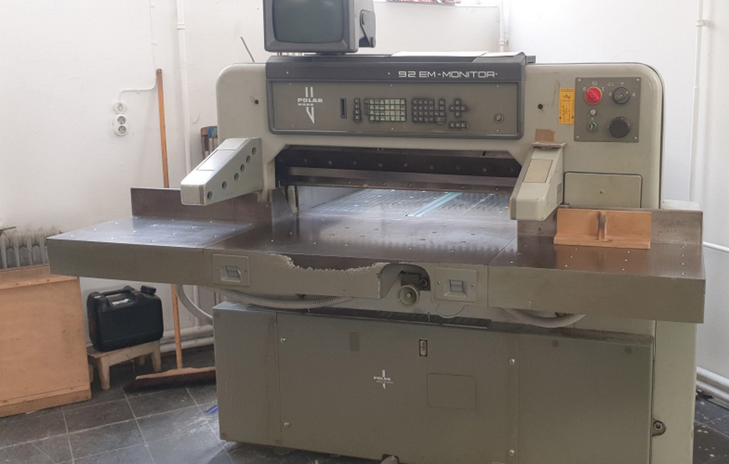 Diverse Druckmaschinen Maschinen einer kompletten Buchbinderei zu verkaufen