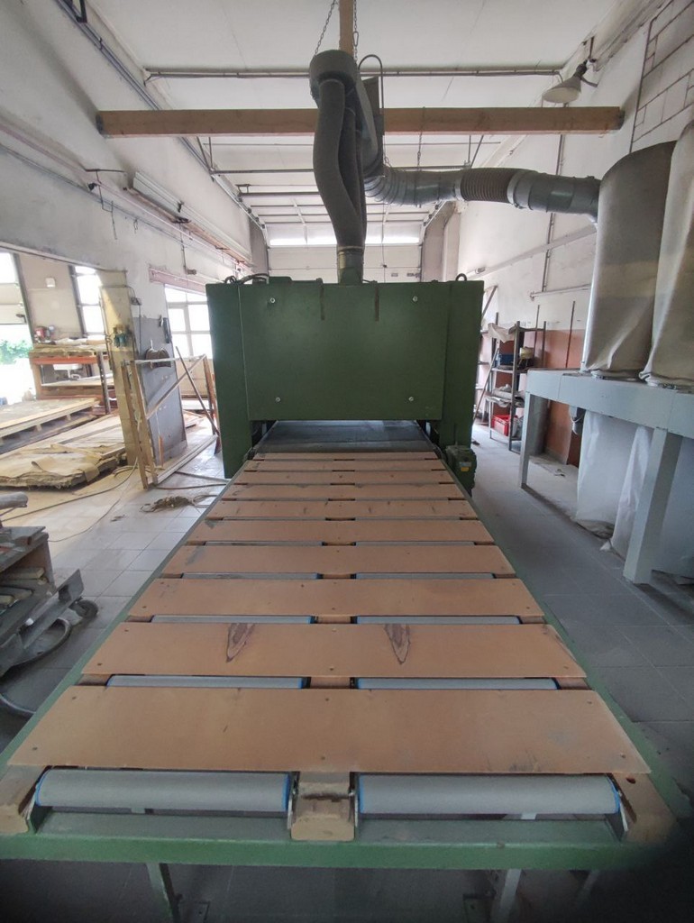 3x Holzbearbeitungsmaschinen Säge mit dem Tisch, Breitbandschleifmaschine, Absauganlage zu verkaufen